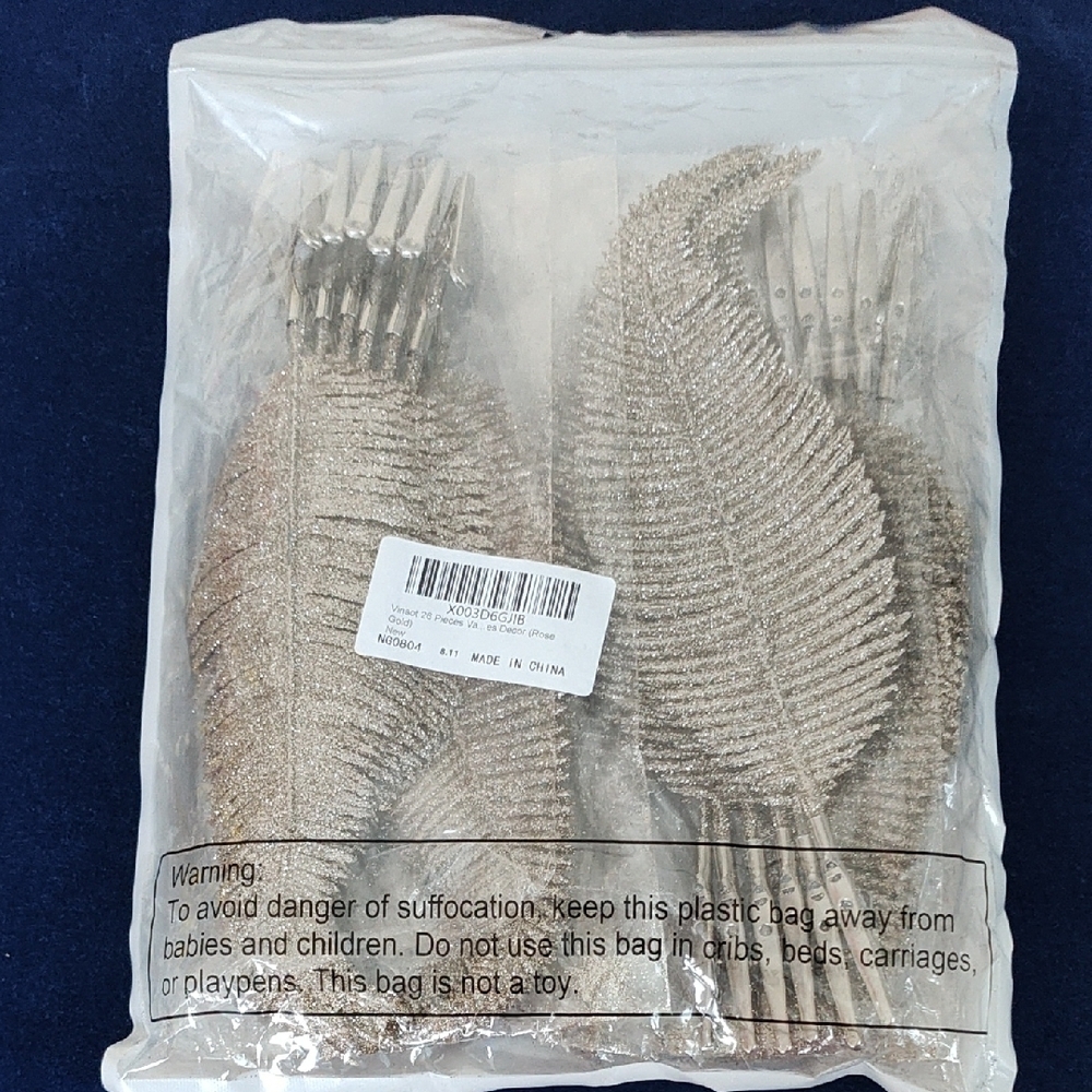 New Gold Tone Glitter Leaf Clips